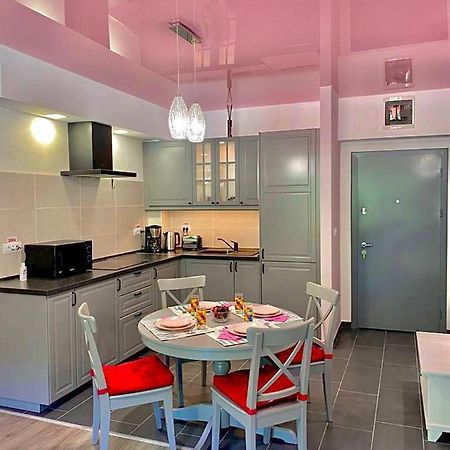 Sweet Pink By Miro Apartment ซินายา ภายนอก รูปภาพ