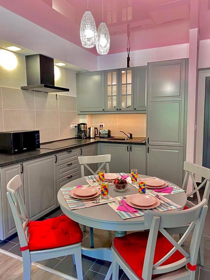 Sweet Pink By Miro Apartment ซินายา ภายนอก รูปภาพ