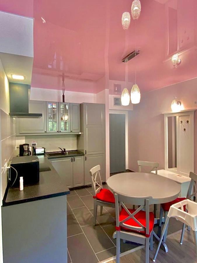 Sweet Pink By Miro Apartment ซินายา ภายนอก รูปภาพ