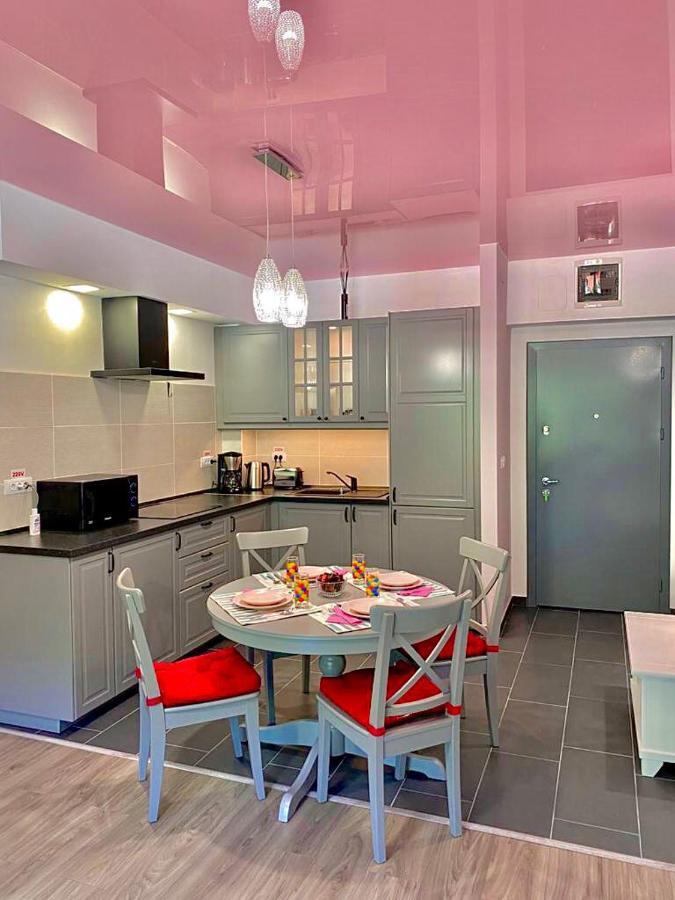 Sweet Pink By Miro Apartment ซินายา ภายนอก รูปภาพ