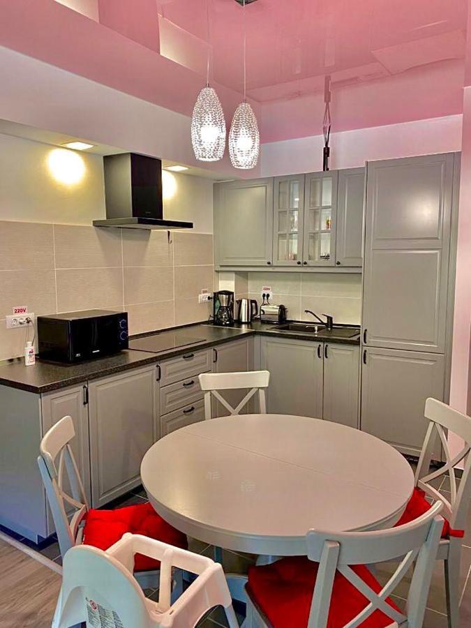 Sweet Pink By Miro Apartment ซินายา ภายนอก รูปภาพ