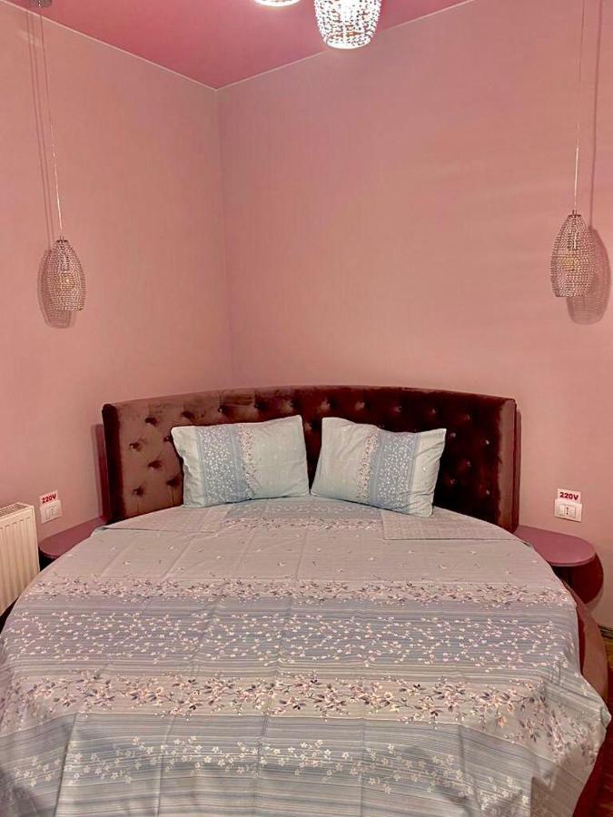Sweet Pink By Miro Apartment ซินายา ภายนอก รูปภาพ