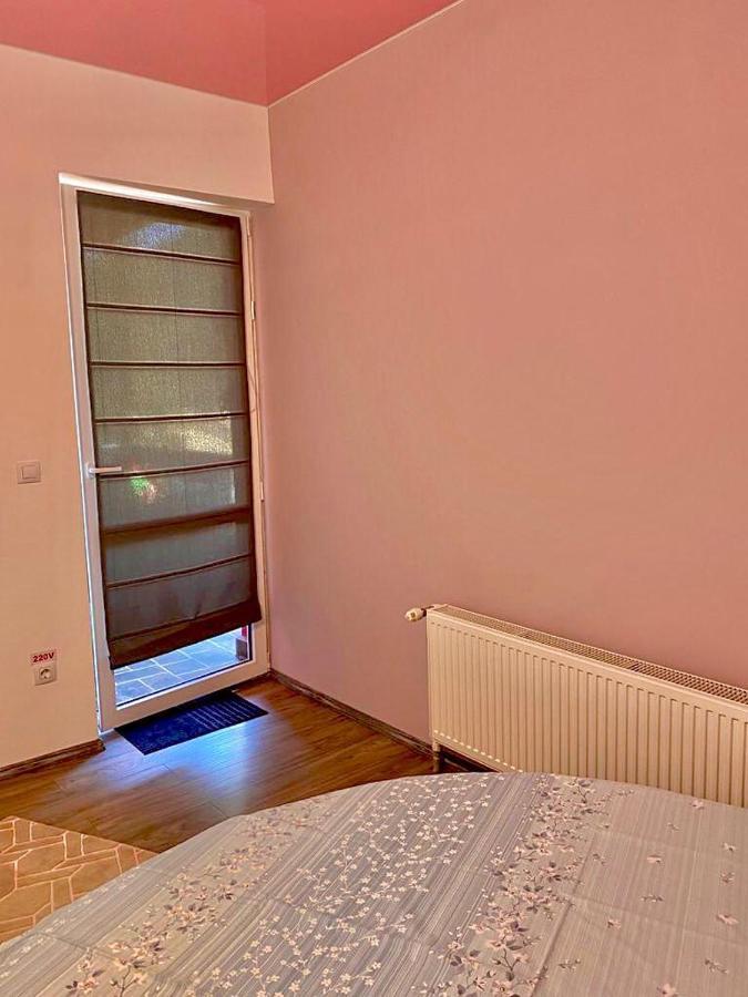 Sweet Pink By Miro Apartment ซินายา ภายนอก รูปภาพ