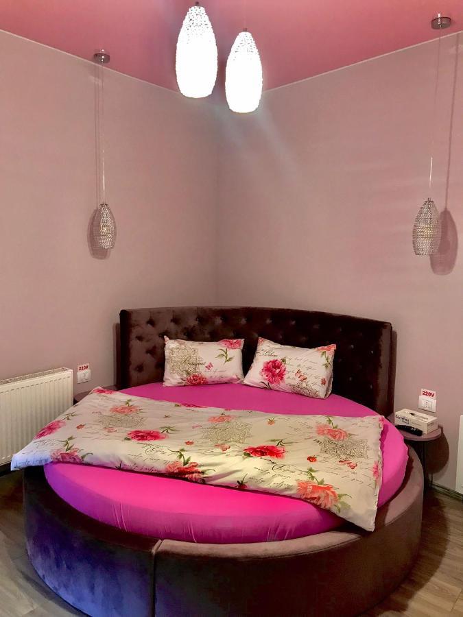 Sweet Pink By Miro Apartment ซินายา ภายนอก รูปภาพ