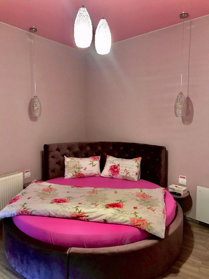 Sweet Pink By Miro Apartment ซินายา ภายนอก รูปภาพ