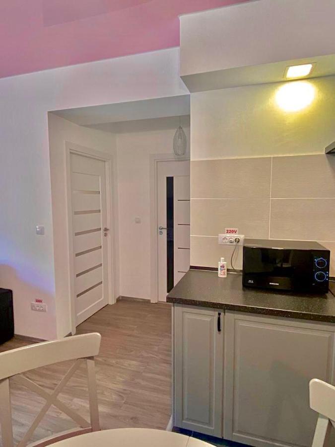 Sweet Pink By Miro Apartment ซินายา ภายนอก รูปภาพ