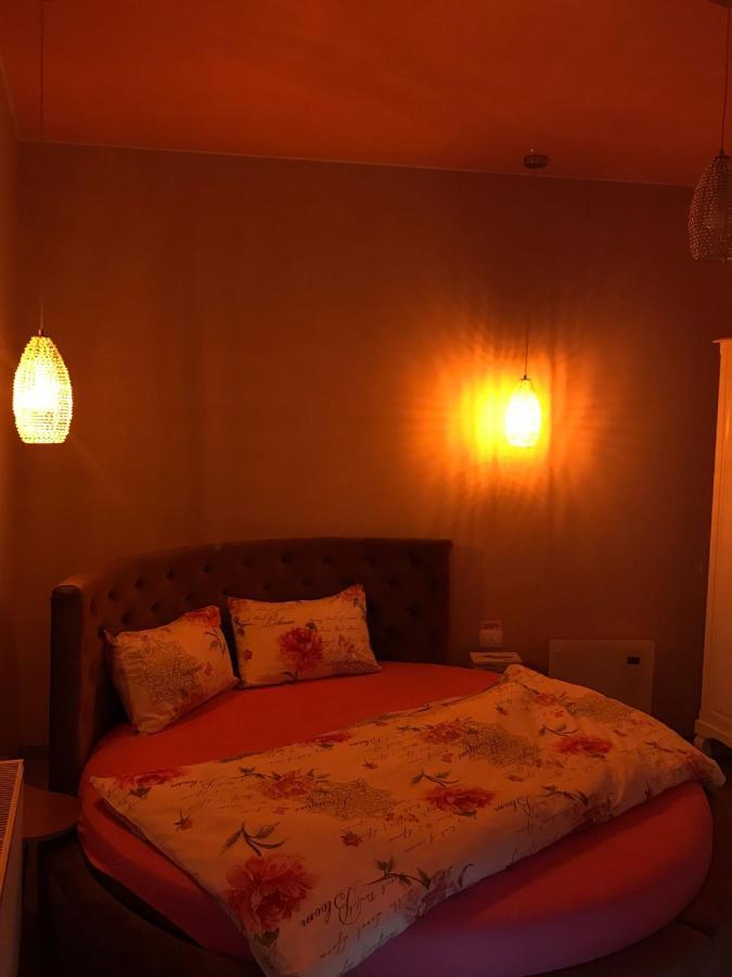 Sweet Pink By Miro Apartment ซินายา ภายนอก รูปภาพ