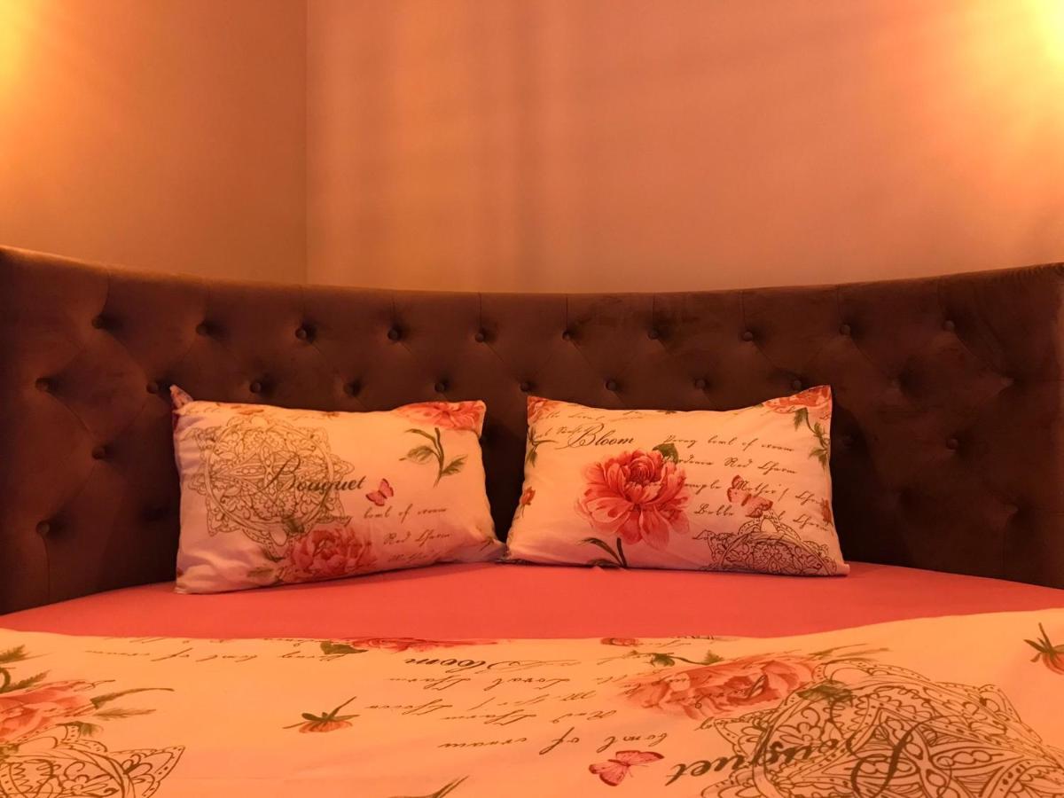 Sweet Pink By Miro Apartment ซินายา ภายนอก รูปภาพ
