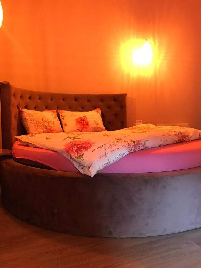 Sweet Pink By Miro Apartment ซินายา ภายนอก รูปภาพ