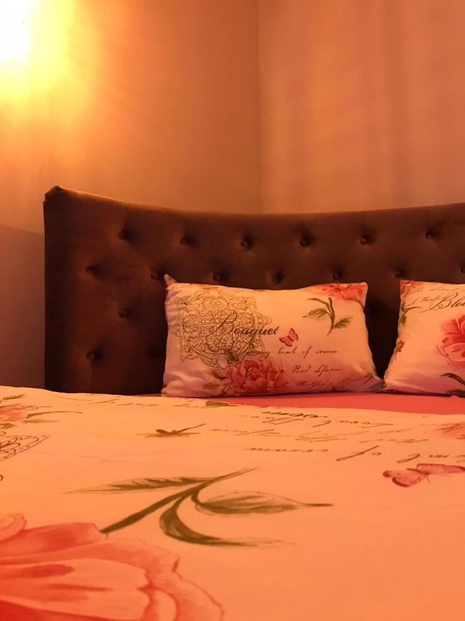 Sweet Pink By Miro Apartment ซินายา ภายนอก รูปภาพ