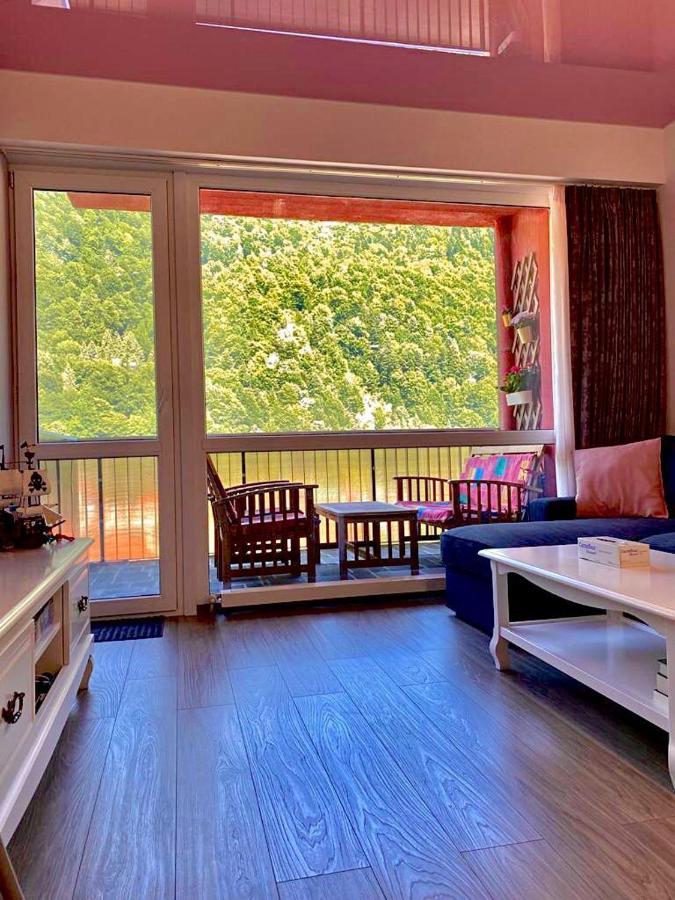 Sweet Pink By Miro Apartment ซินายา ภายนอก รูปภาพ