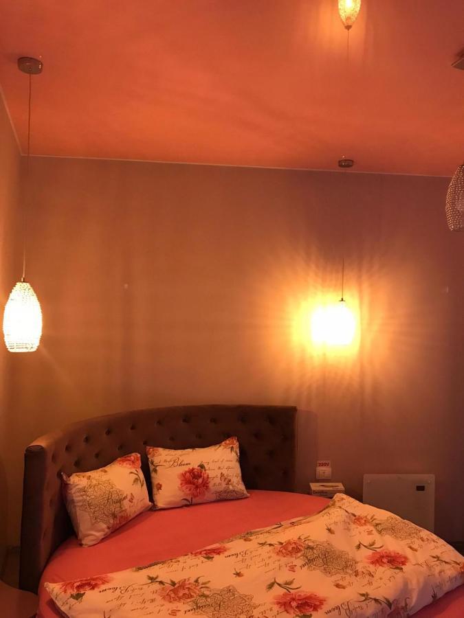 Sweet Pink By Miro Apartment ซินายา ภายนอก รูปภาพ